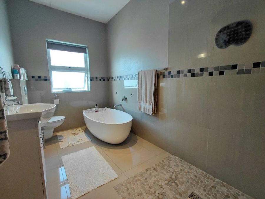 4 Bedroom Property for Sale in Fairview Golf Estate Western Cape